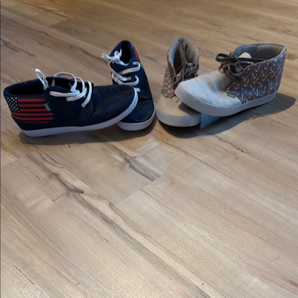 Keep 2 pair men’s 10.5 casual shoes